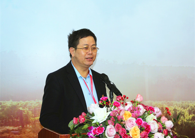 贵港自然活酒科技有限公司董事长樊海麟致辞